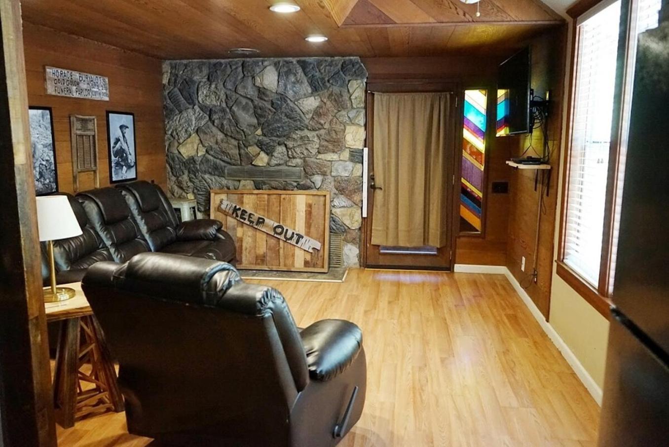 Bear Cave- Pet Friendly Suite In Shaver Lake Bagian luar foto