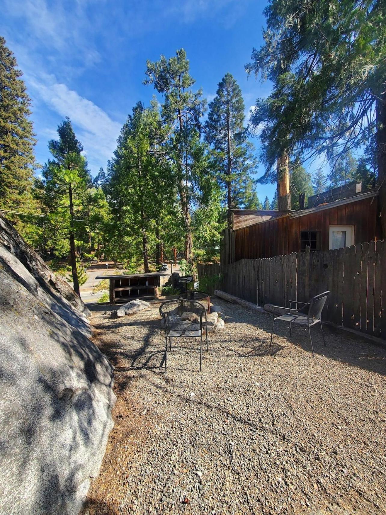 Bear Cave- Pet Friendly Suite In Shaver Lake Bagian luar foto