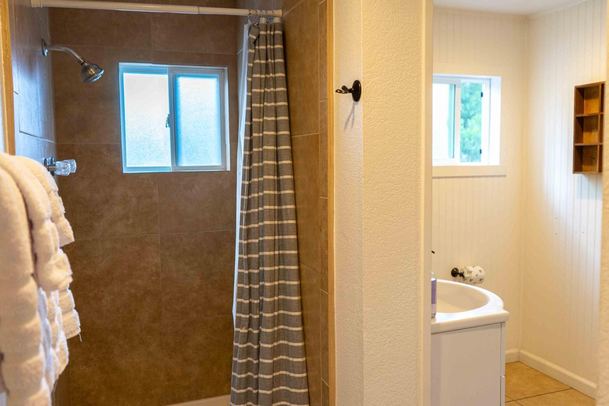 Bear Cave- Pet Friendly Suite In Shaver Lake Bagian luar foto